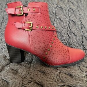 NWT Realto Red “Fushia”  Ankle Boots